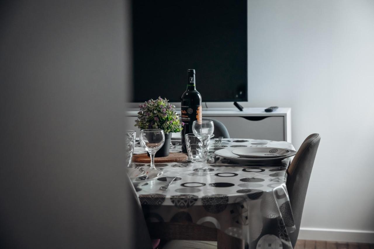 Appartement Neuf, Moderne Et Confortable! Ernée Dış mekan fotoğraf