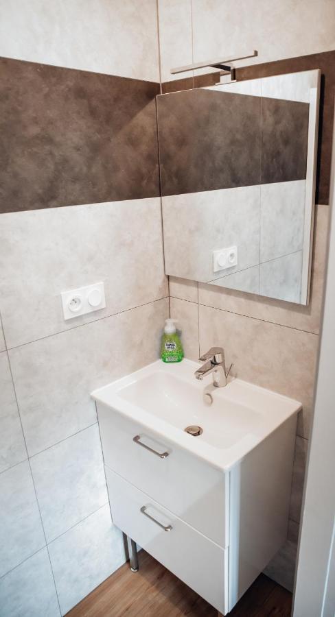 Appartement Neuf, Moderne Et Confortable! Ernée Dış mekan fotoğraf